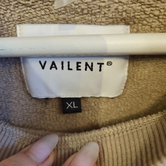 VAILENT Graphic Crewneck Sweatshirt - High Taste Low Budget - Picture 5 of 6